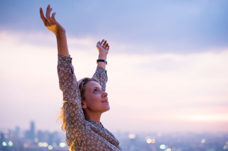Happy Woman At A Rooftop Pbtfkx3 1920 1024x701